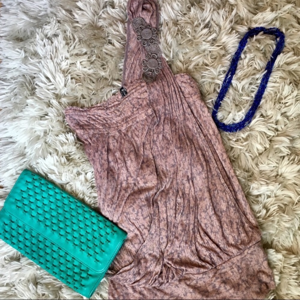 ✨Free People✨one shoulder embroidered tank